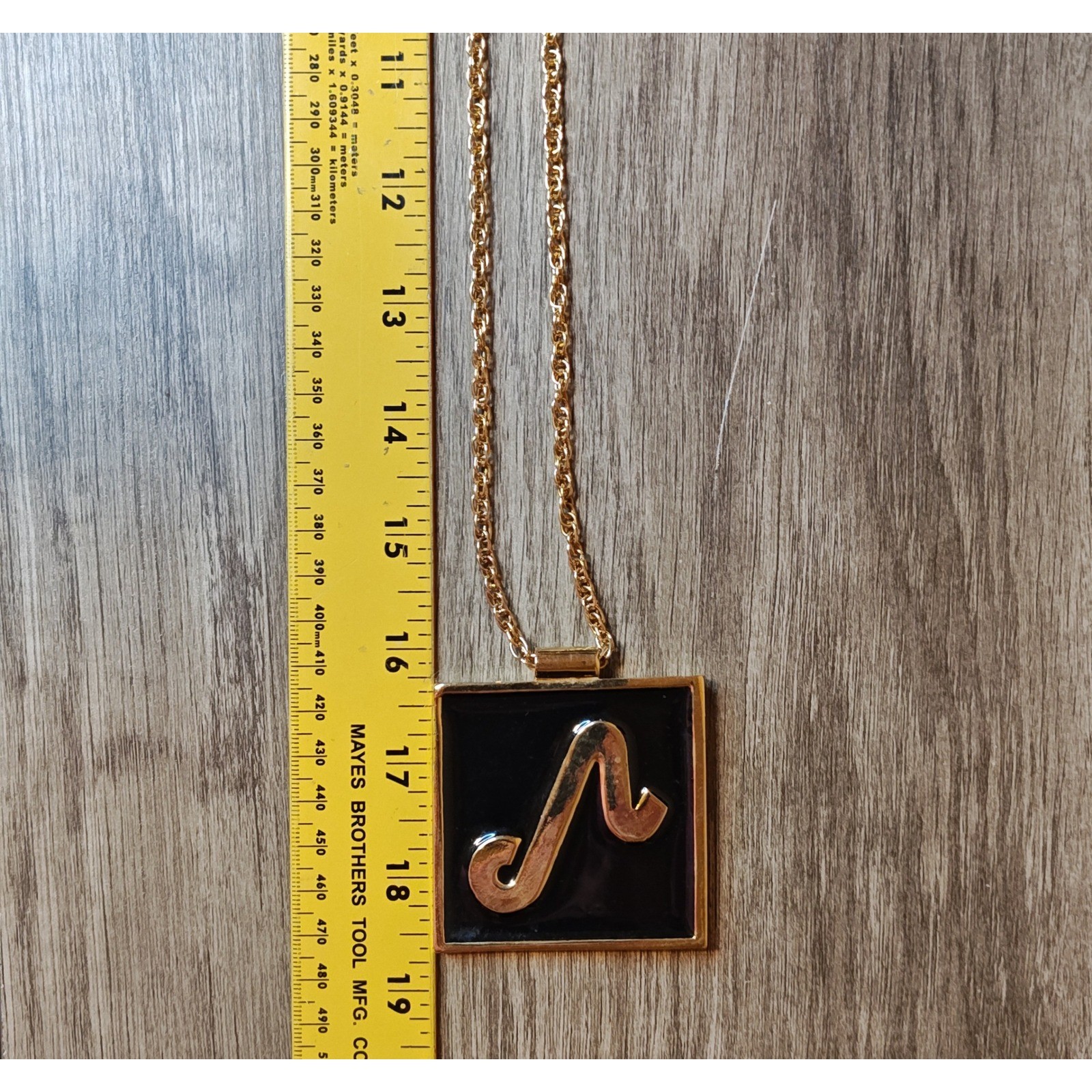 VTG Celebrity Gold Tone Leo Zodiac Sign Square Pendant Necklace Black Enamel