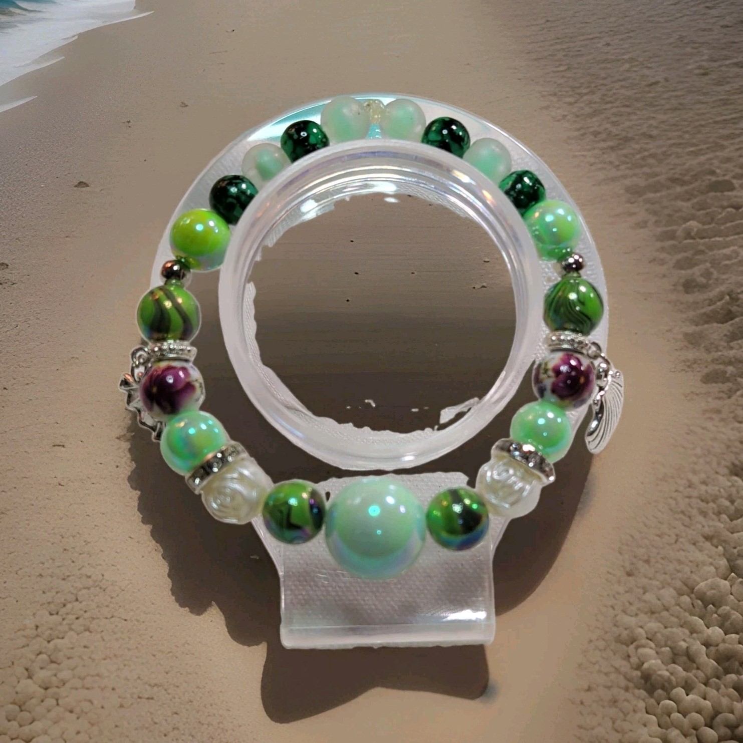 Green Round Bead Stretch Charm Bracelet w/ Silver Tone Shell Dangle Charm