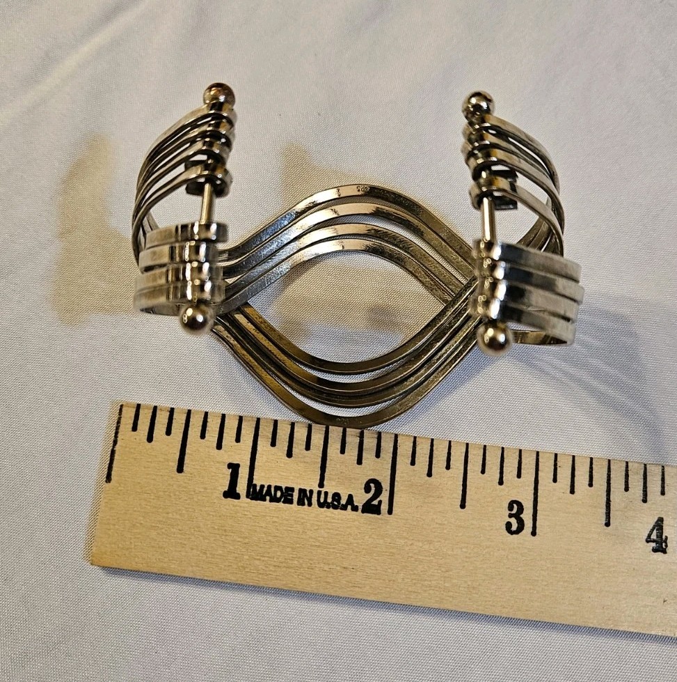 Fashion Silvertone Everyday Wear Cuff Bangle Bracelet Pre-owned