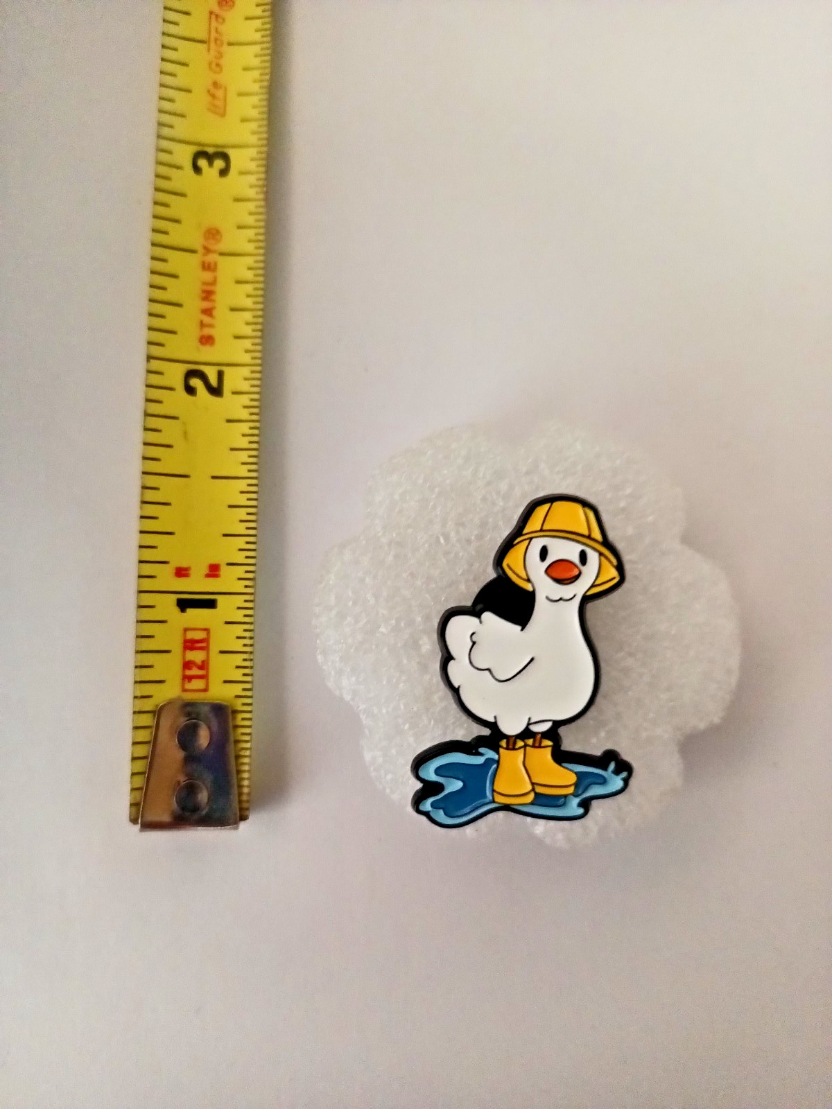 CUTE DUCK-ENAMEL PIN-2 OR MORE PINS $5.49 SHIPPING-SPEND $20 SHIPPING IS FREE