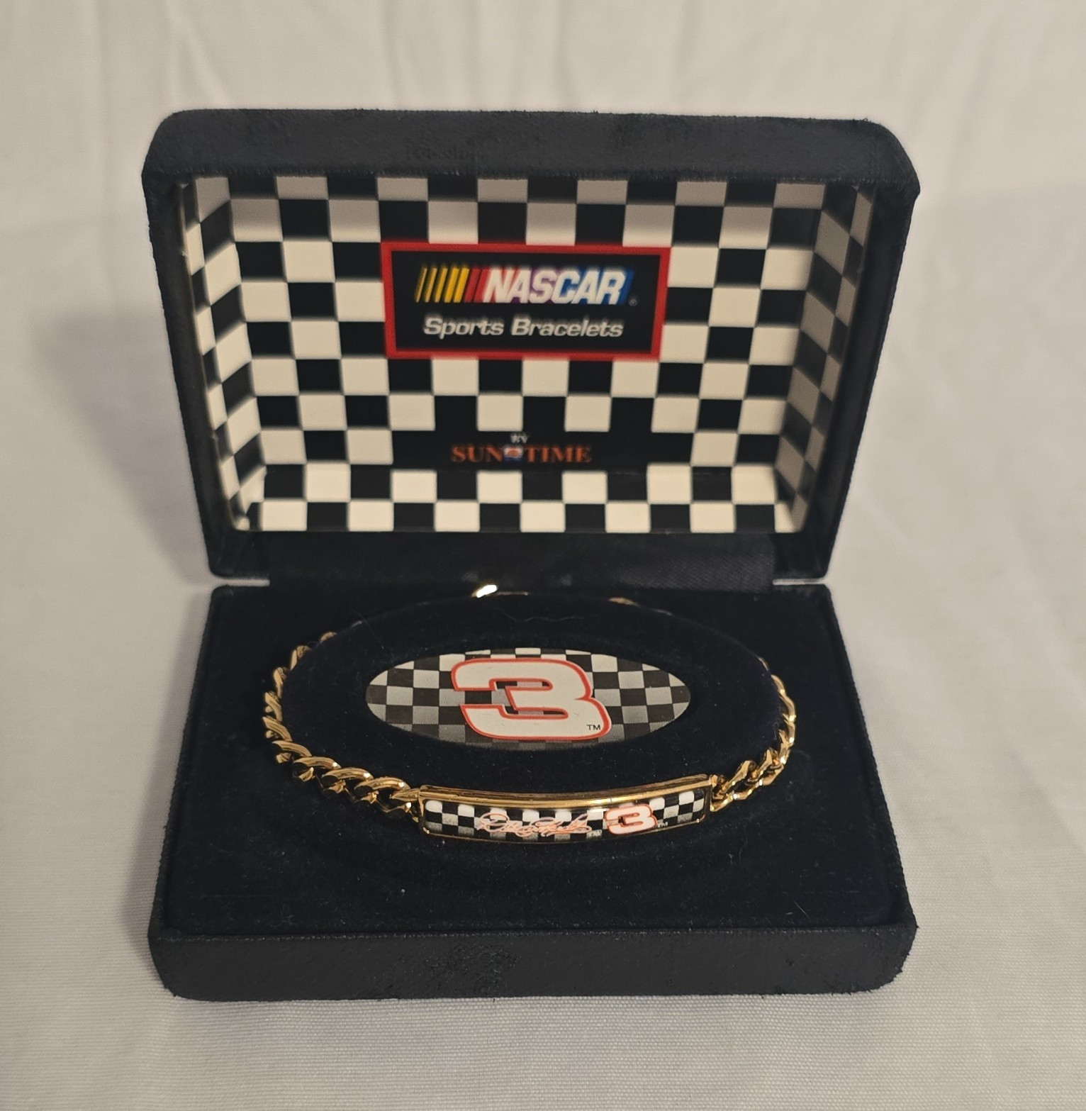 NASCAR Sports Chain Bracelet Curb Link Gold Black White No Stone