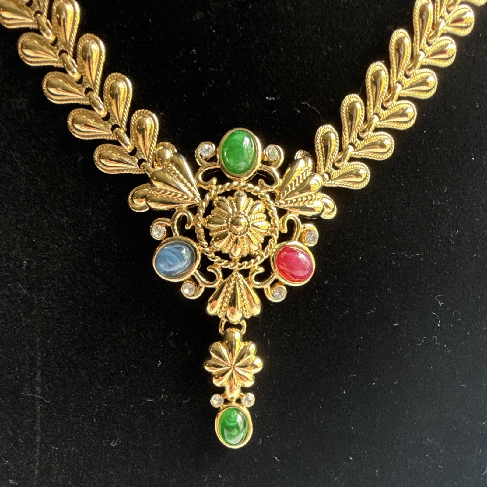Vintage Trifari TM Signed Moghul Multicolor Cabochon Gold Tone Necklace
