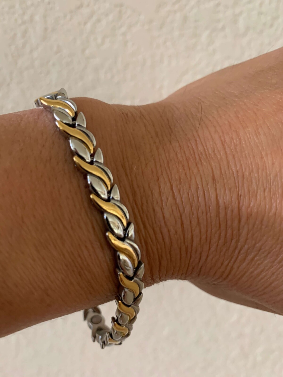 Stunning Magnetic Bracelet women Balance Energy Arthritis Pain Relief Power Joy