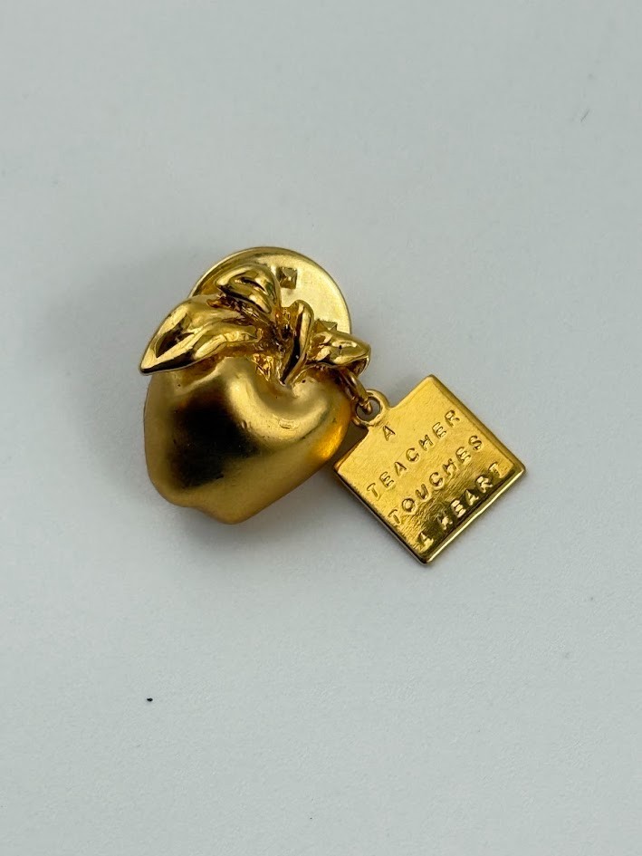 Vtg Roman Inc RR Teacher Apple Pin Gold Tone “A Teacher Touches a Heart”