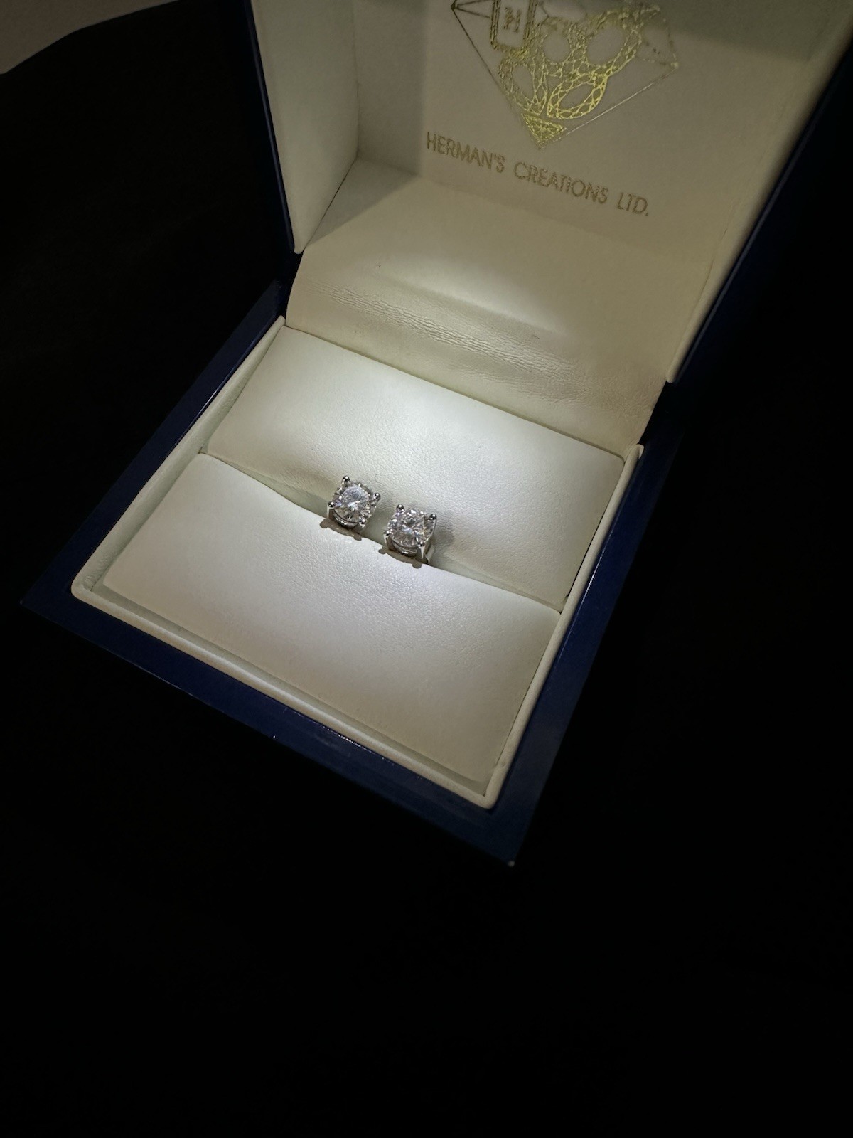 Mossinite stud earrings ￼1.0ct