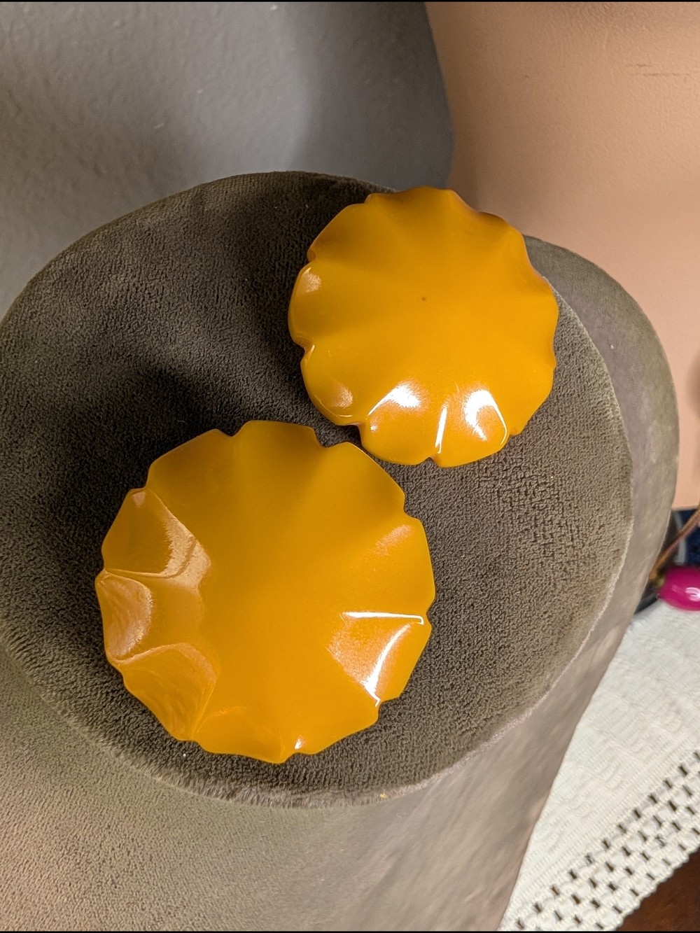 Bakelite Scalloped Edge Round Clip-On Earrings — Butterscotch Yellow