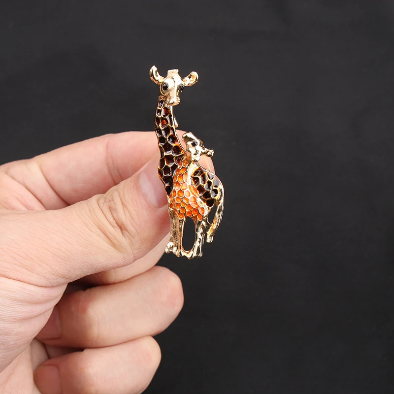 Women Men Unisex Giraffe Lover Brooch Fashion Animal Pins Badge Jewelry