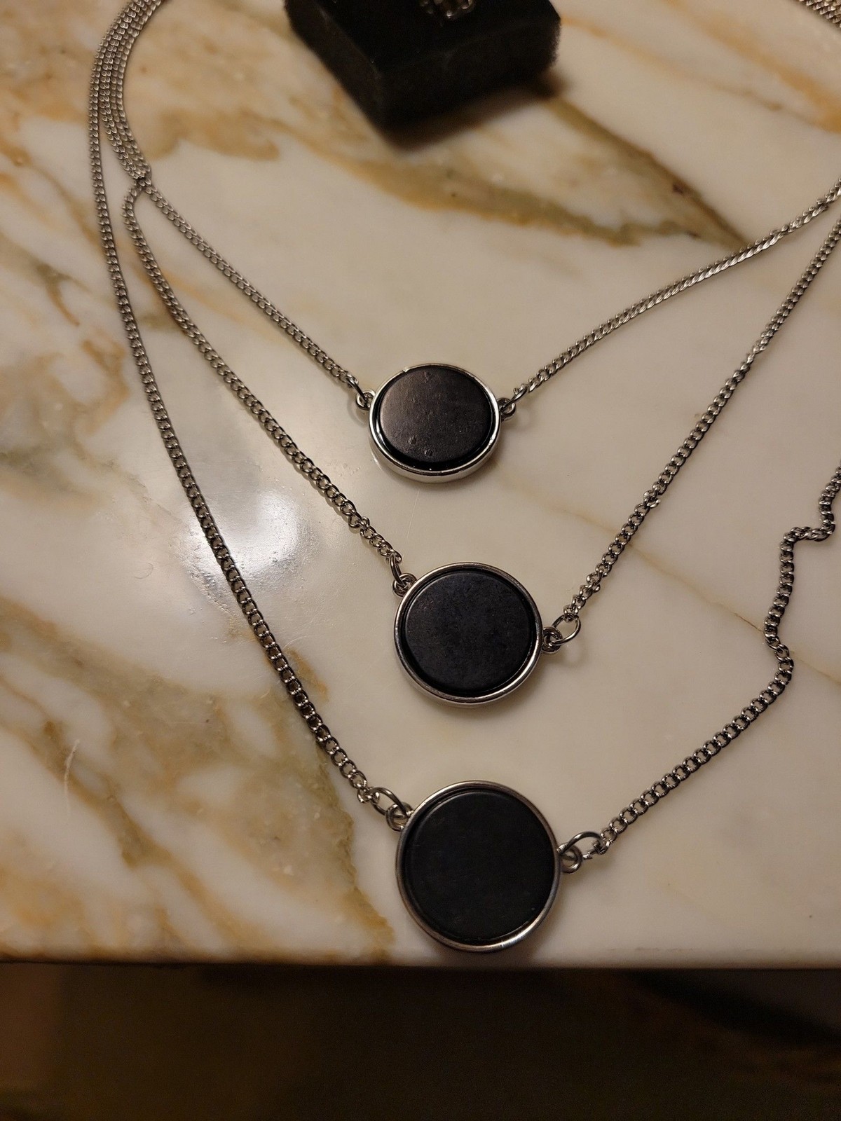 Paparazzi 3 layered chain with black round stones with stretchy black ring
