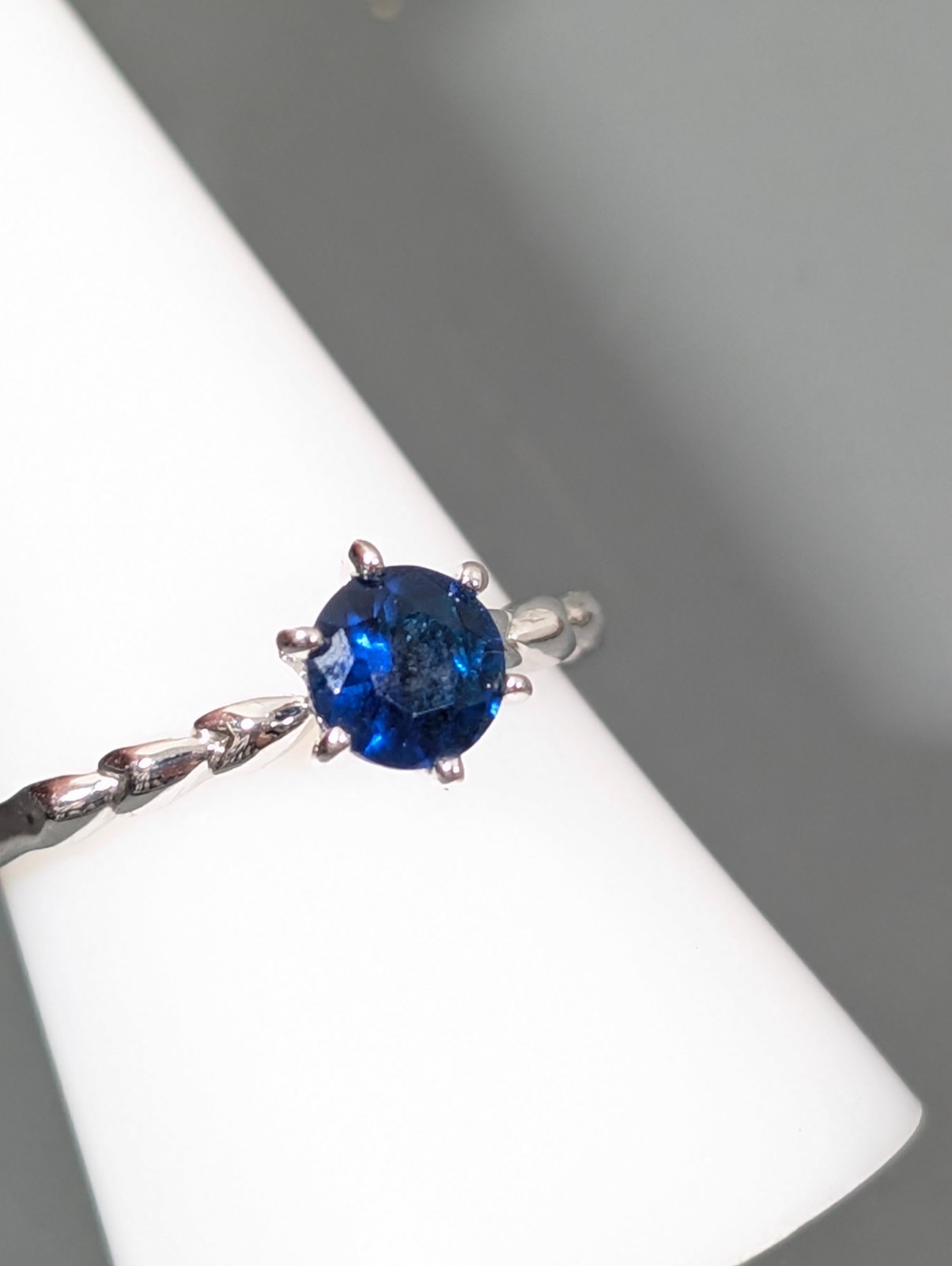 Silver Tone Round Blue CZ Solitaire Cocktail Ring Size 9 Scalloped Band