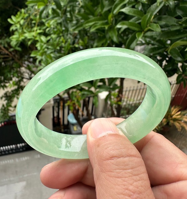 Grade A Natural Green Jadeite Bangle Icy Vivid Green Fine Jewelry Bracelet 56mm