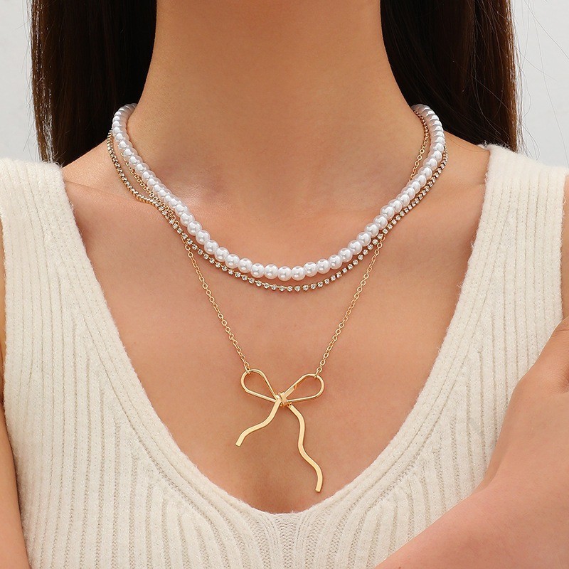 Women’s Multi-layer Imitation Pearl Necklace Bow Pendant Alloy Collarbone Chain