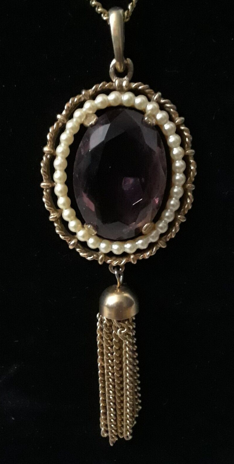 Vintage Purple Cut Oval Stone Surrounded Faux Pearls Gold Tone Tassel 24″ Chain