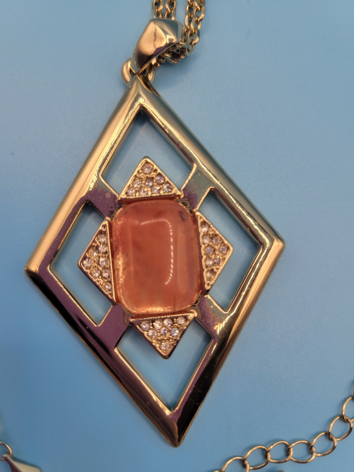 NWT White House Black Market Cutout Coral Color Stone Pendant 32″+ Necklace
