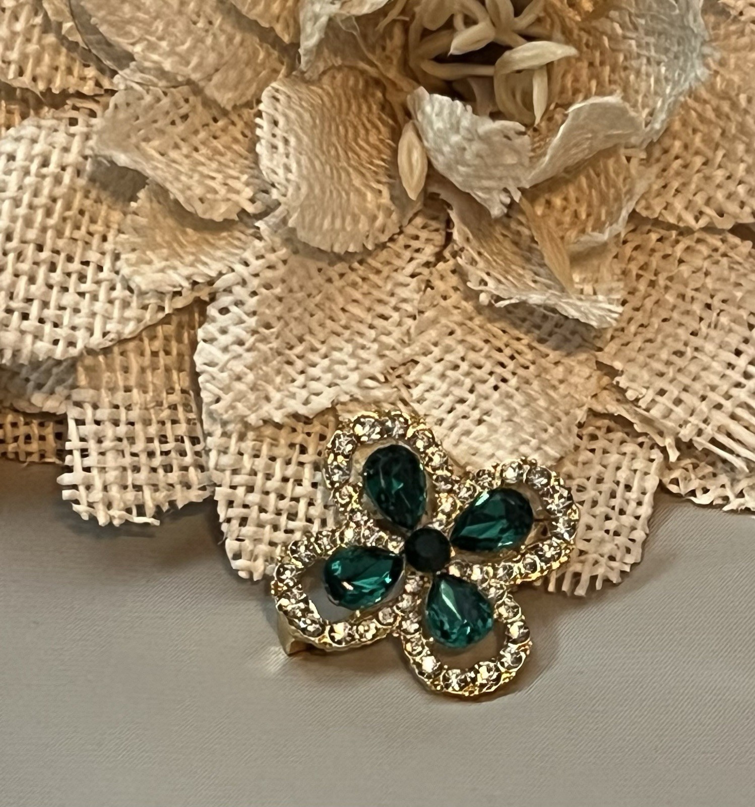 Gold Tone Green Teardrop Rhinestone Flower Brooch Pin Cluster Setting