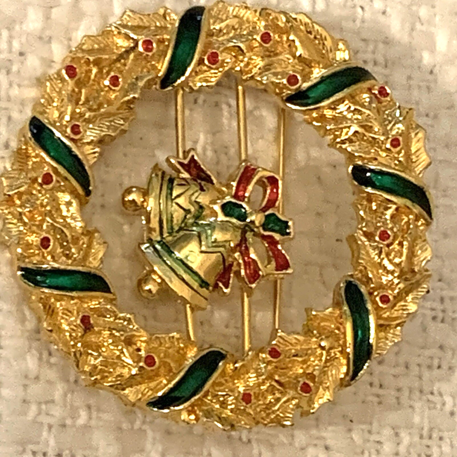 Christmas Wreath Gold Tone Pin Brooch 1995 BG Signed Vintage Enamel Bell Slider