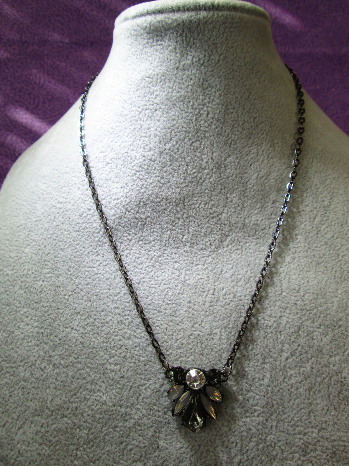 Acrylic Rhinestone Pendant Necklace 17.5″-20.5″ / Gunmetal Tone & Smoke / E