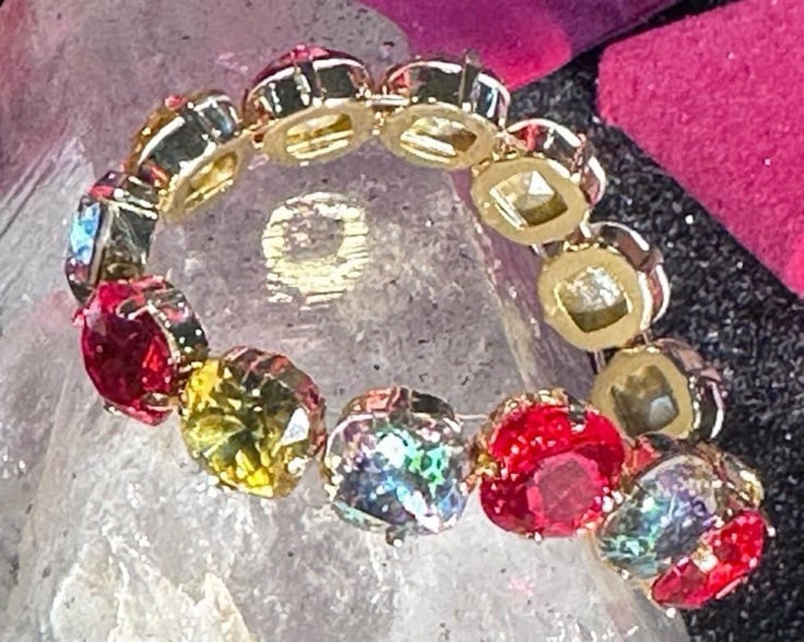 Bracelet Artisan Crafted Swarovski Crystals 2 Ct each stone stretch bracelet New