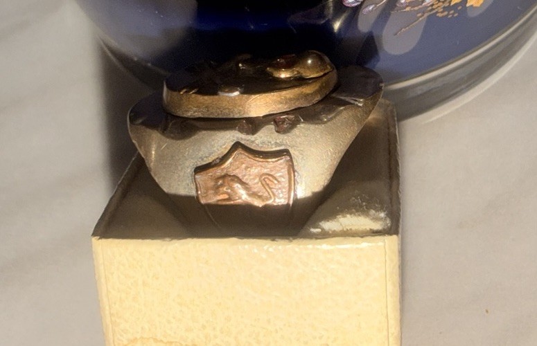 Brandeis Gold Tone Skull & Crossbones Oval Signet Ring Size unknown see descrip