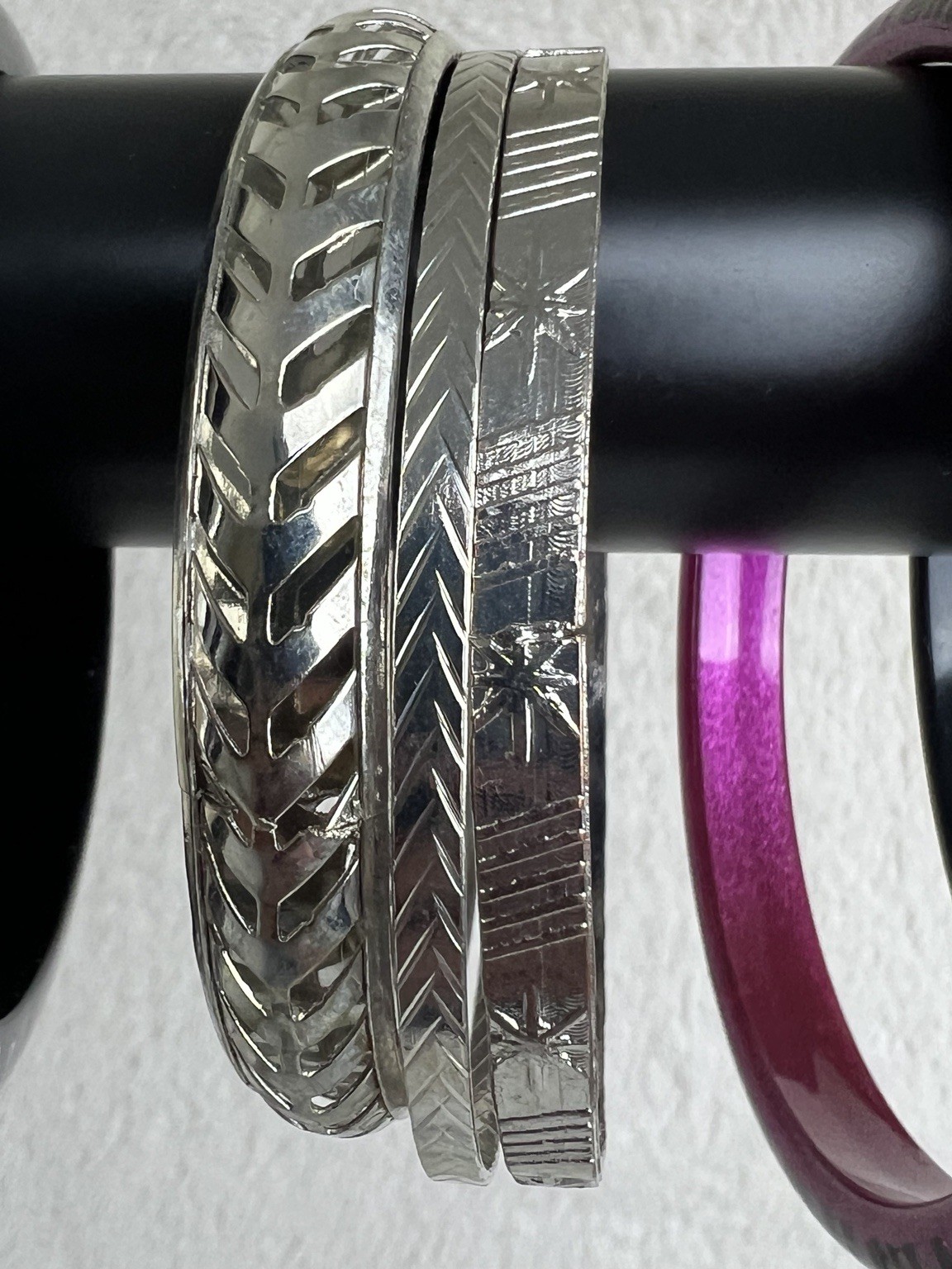 Lot of 6 Women’s Bangle Bracelets Wood, Metal & Plastic Mixed Colors Vintage
