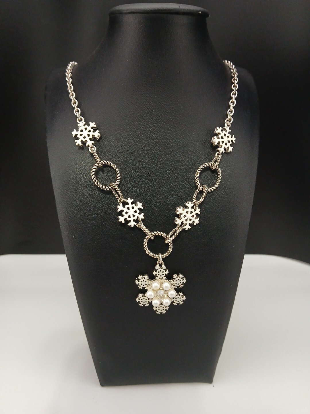 Winter Wonderland Silver tone snowflakes enamel & faux pearls necklace