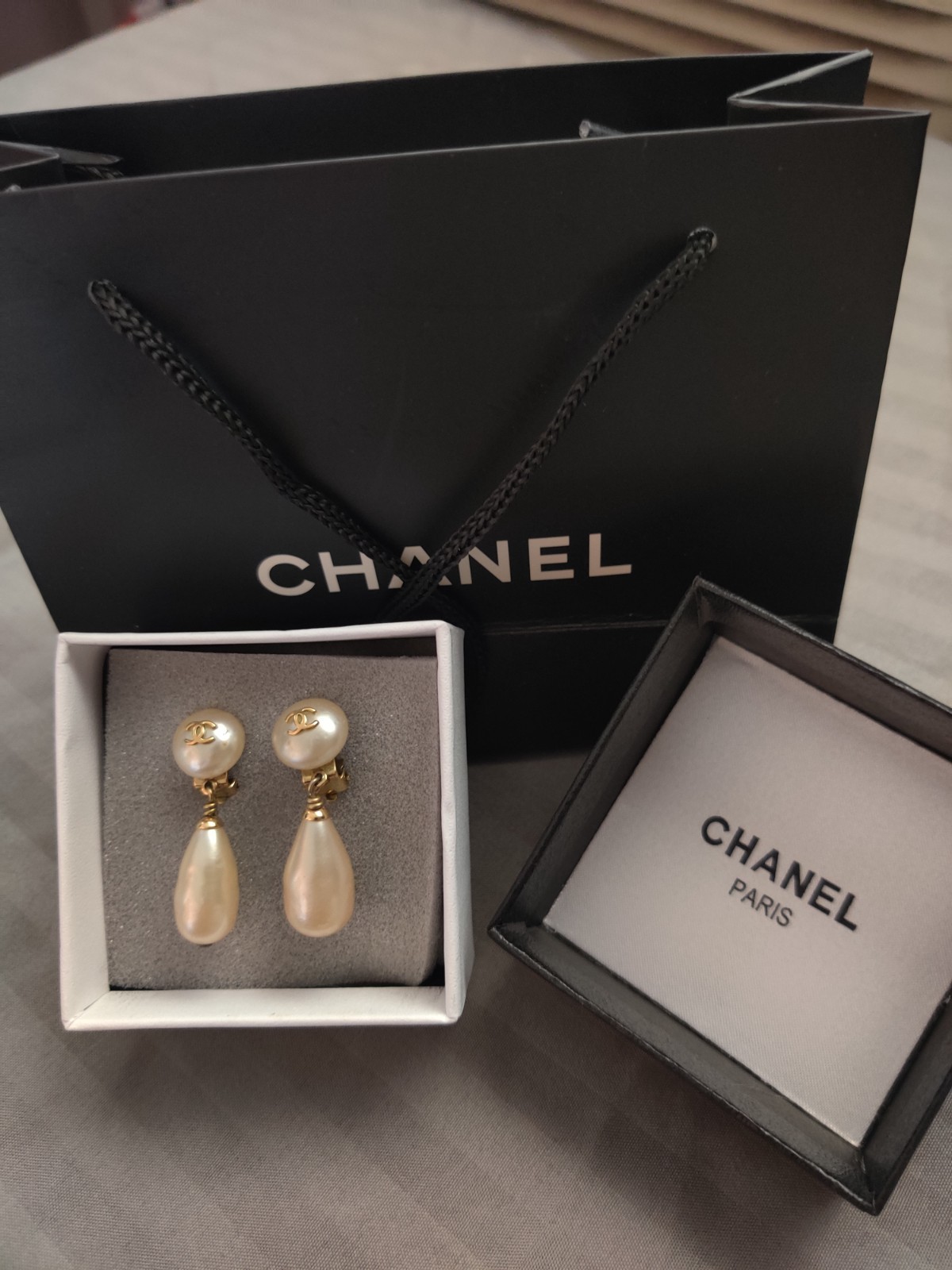CHANEL CC Logo Teardrop Pearl/Gold plated Dangle Clip-On Earrings.