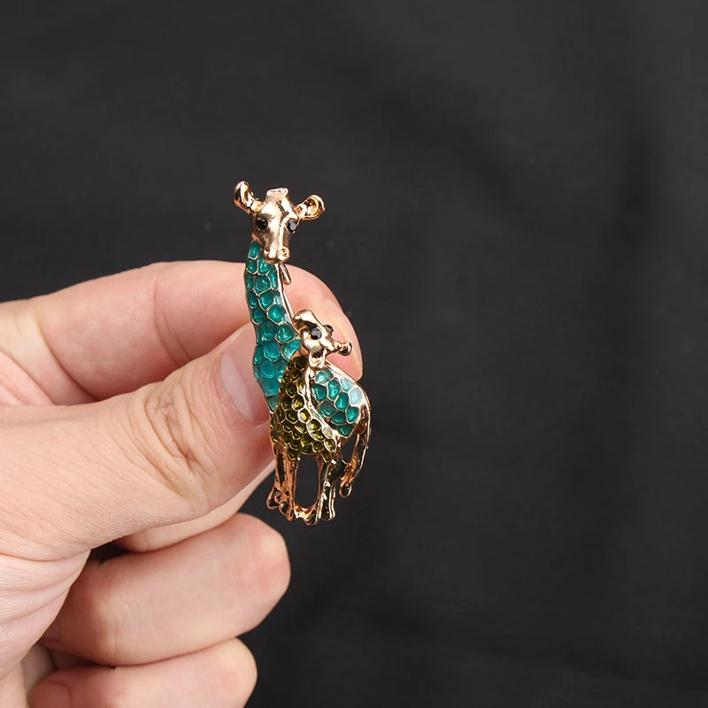 Women Men Unisex Giraffe Lover Brooch Fashion Animal Pins Badge Jewelry