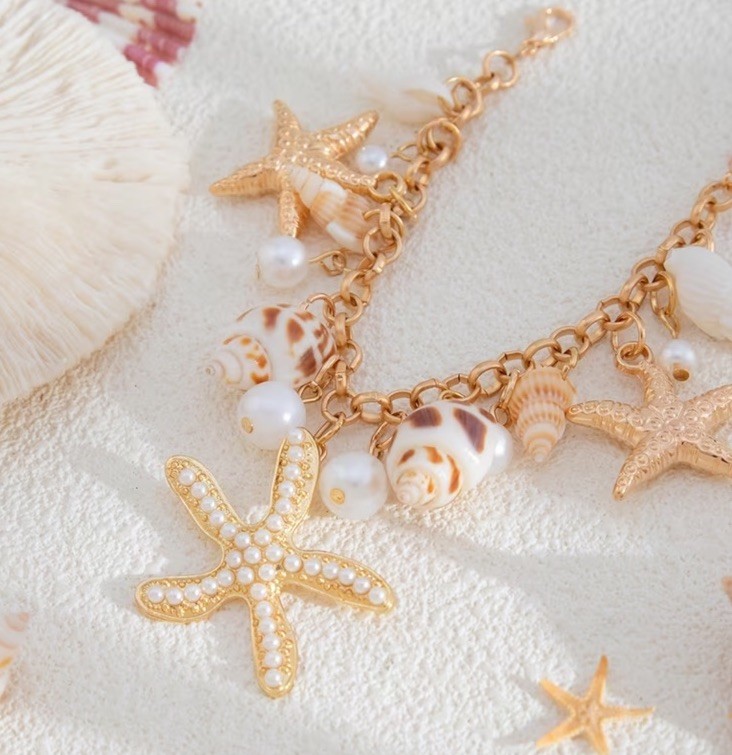Women’s bohemian starfish and shellfish beach bracelet suitable for summer