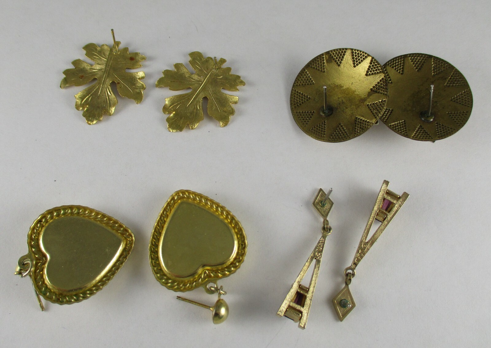 LOT 8 PAIR PIERCED EARRINGS GOLDTONE ONE SIGNED AVON