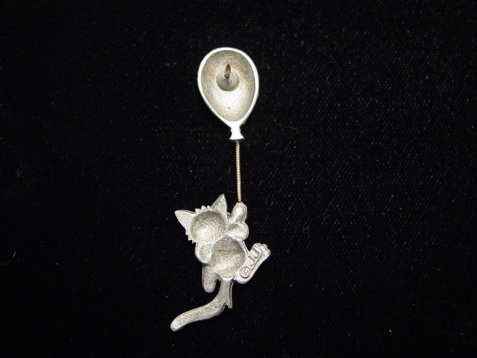 “JJ” Jonette Jewelry Silver Pewter ‘CAT HOLDING BALLOON’ & Flying Away Tack Pin