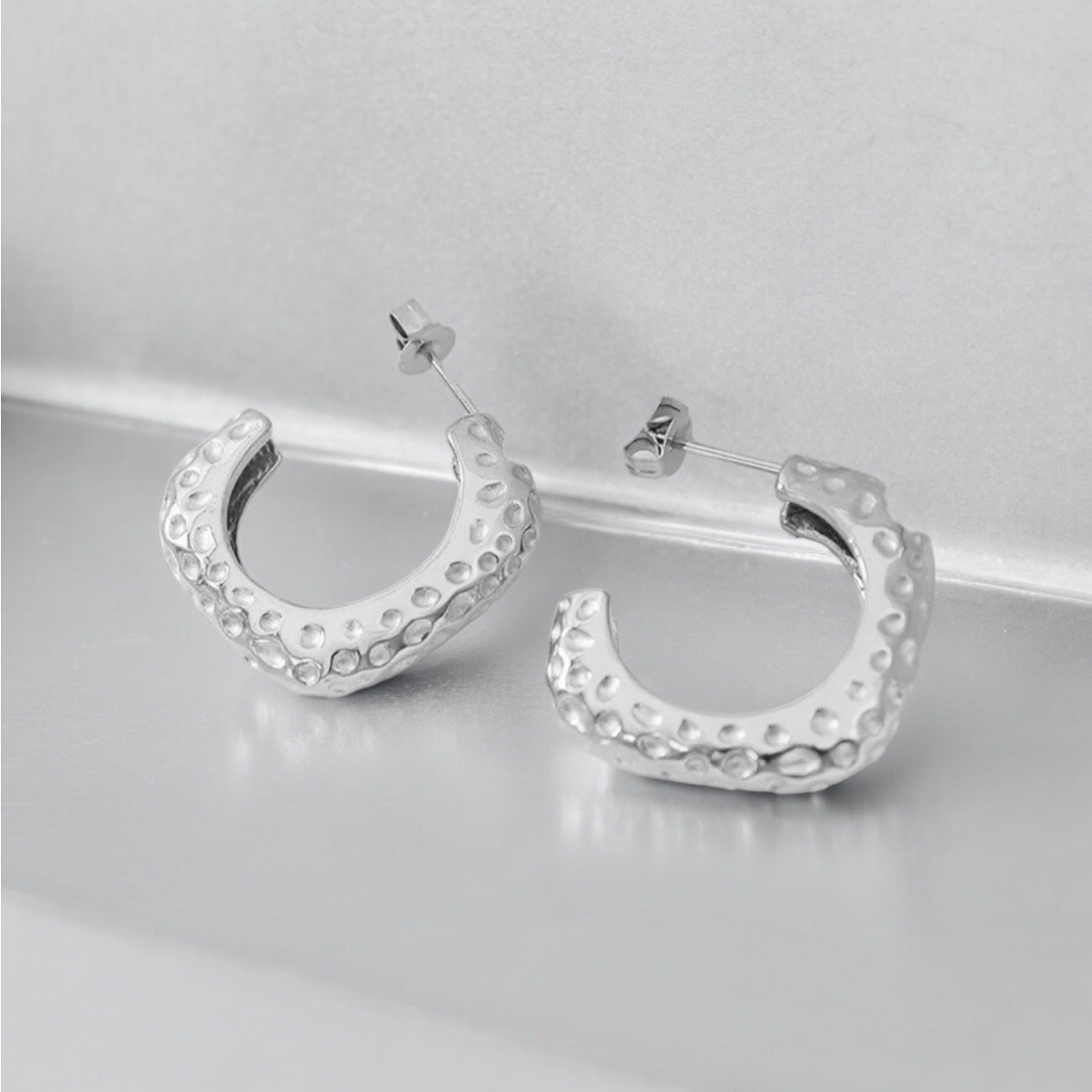 NEW 18 karat white gold plated C-shaped drop hoop earrings jewelry B15A