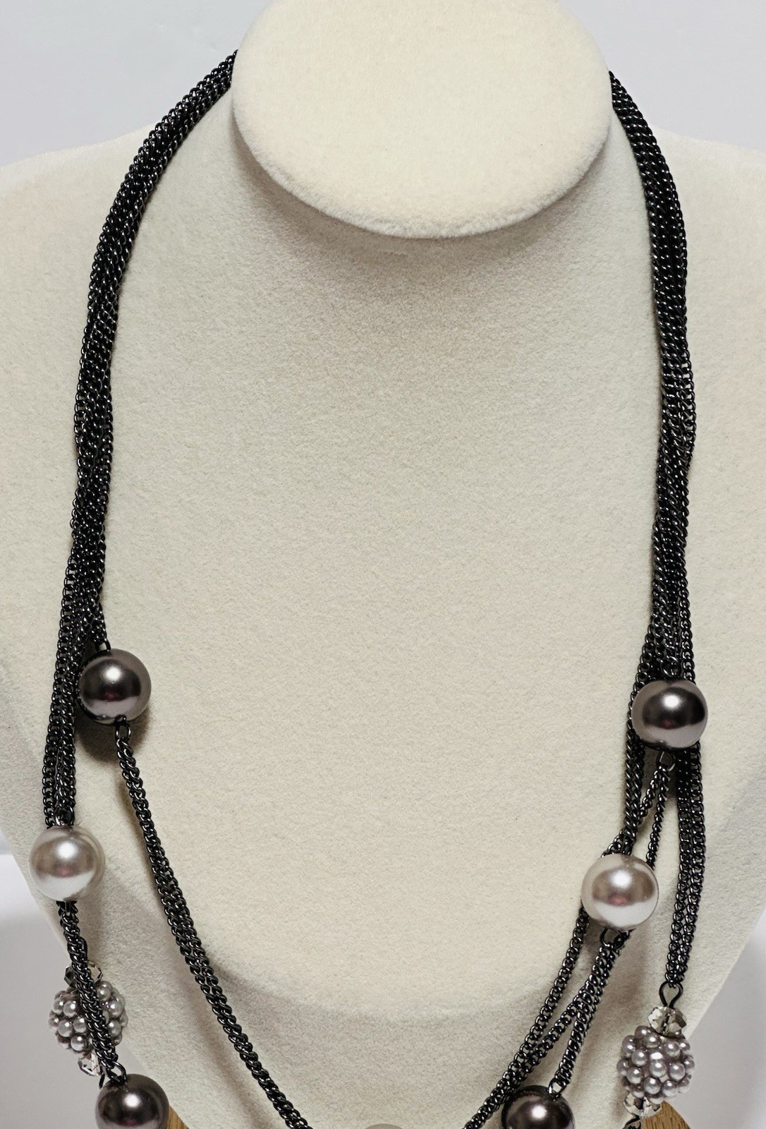 Roman Gray Faux Pearl Multilayered Necklace With Bead Clusters 22″. Silver Tone.