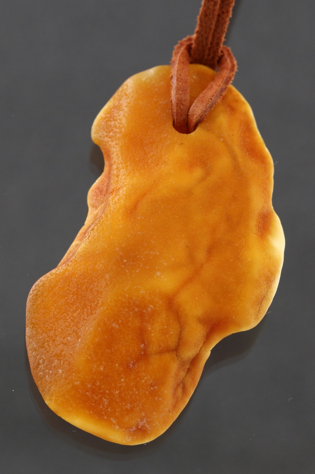 Natural BUTTERSCOTCH Egg Yolk BALTIC AMBER Suede Leather Pendant 9.1g 260429-1