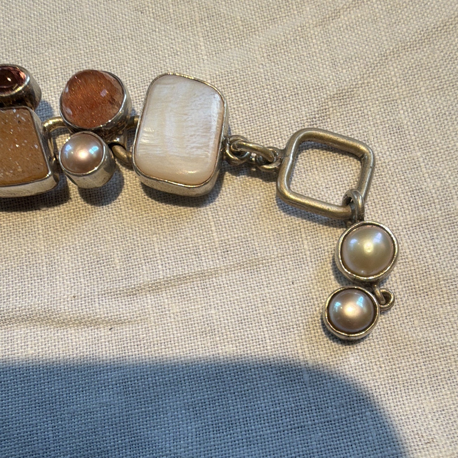 Echo of The Dreamer Signed Shell Cabochon Pearl Link Bracelet Toggle 7 in Silver