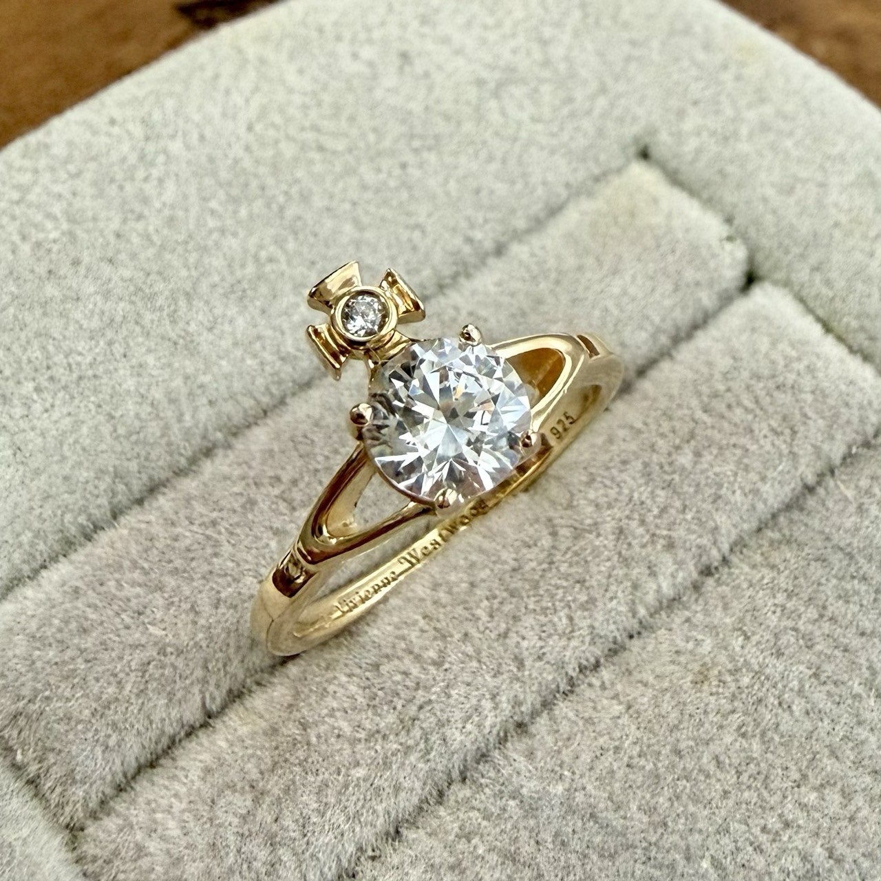 Vivienne Westwood Reina Orb Ring (XS, Gold) Authentic Mint Condition Size 5 US