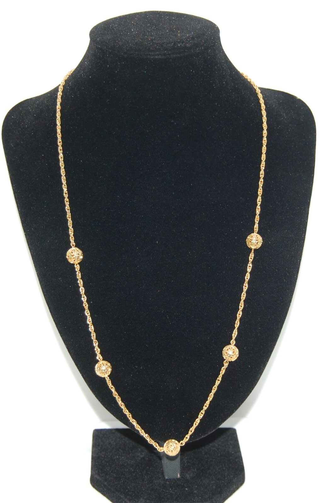 Very Unique Beautiful 26″ Necklace has (5) 4cm Round Gold Spheres Chain Necklace