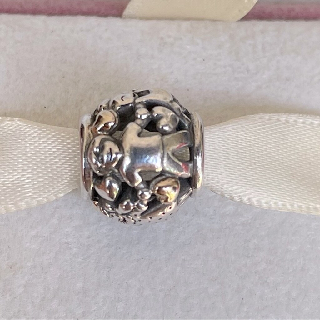 Pandora Family Holding Hands Whit 14k Hearts Charm!