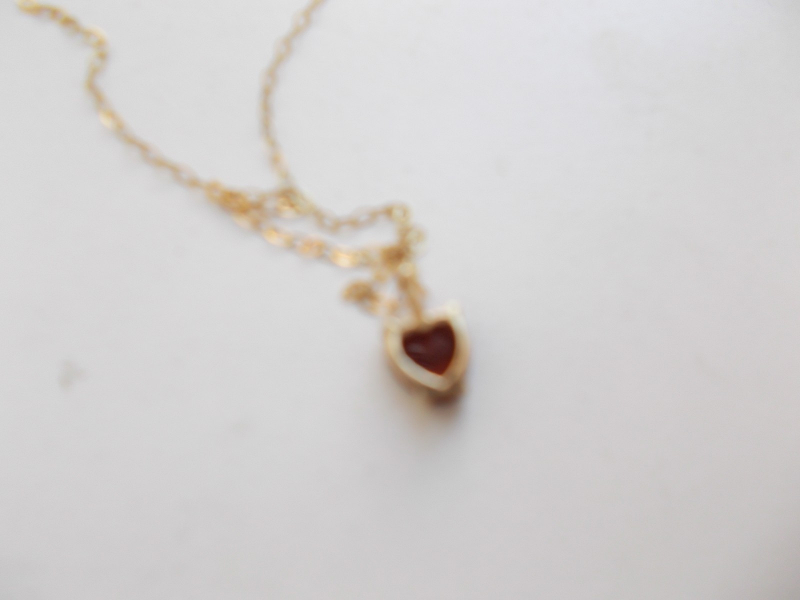 9K GOLD NECKLACE WITH 40CM CHAIN & SMALL RED STONE HEART SHAPE PENDANT WT 0.9G