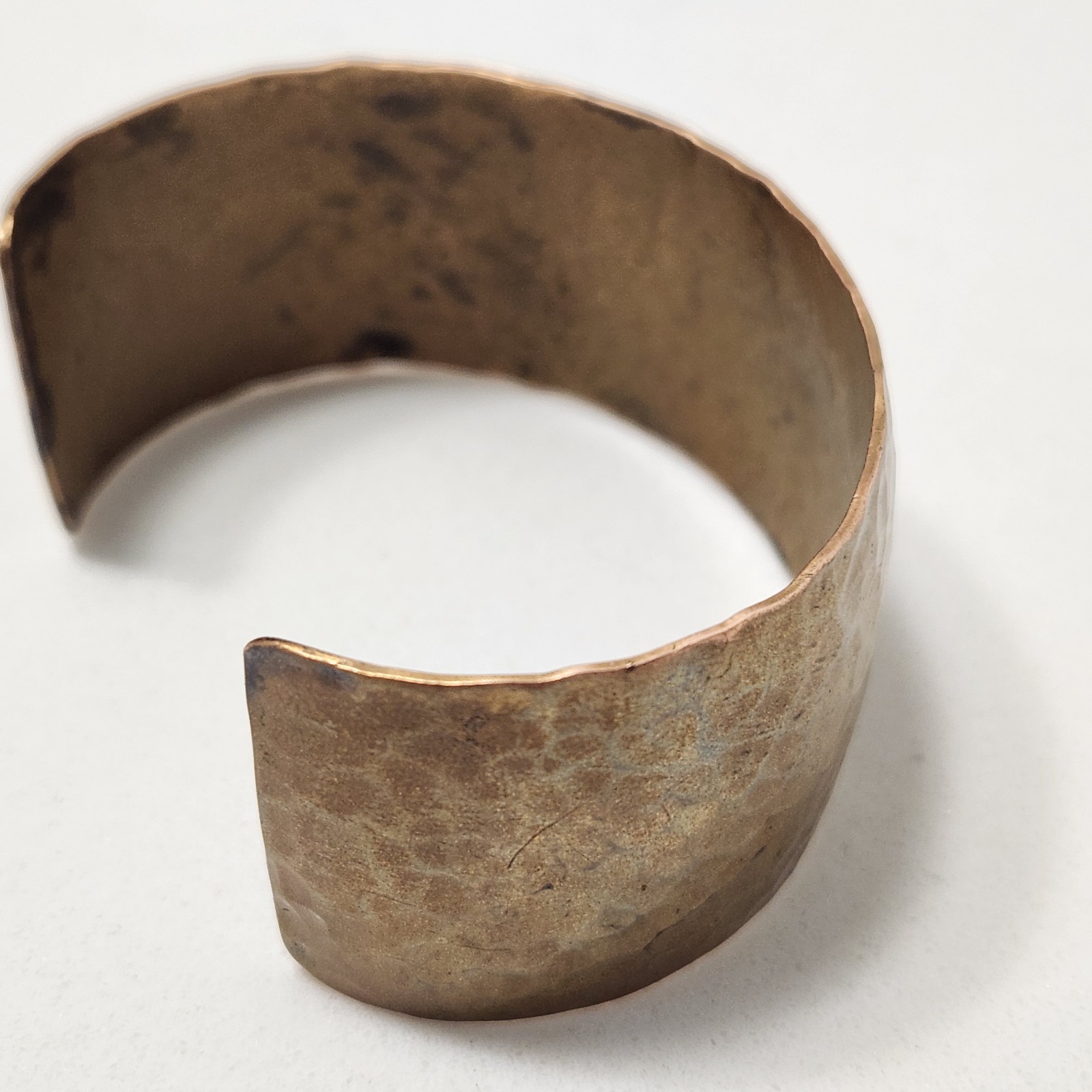 1970s Mexico Cobre Hammered Copper Cuff Bracelet 1″ Wide Retro Modernist 30g Vtg