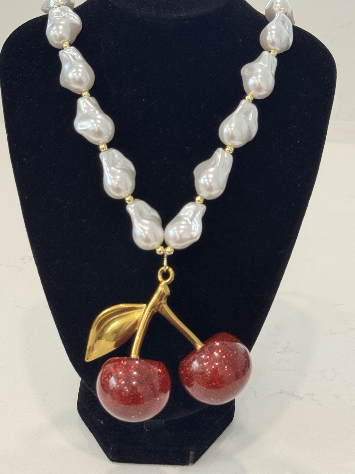 Chunky Baroque Pearl Style Necklace Large Glitter Cherry Pendant Gold Tone 18”