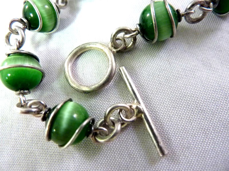 VERY COOL STERLING GREEN SATIN GLASS BEAD BRACELET 15.7g 7.5″ I-3486