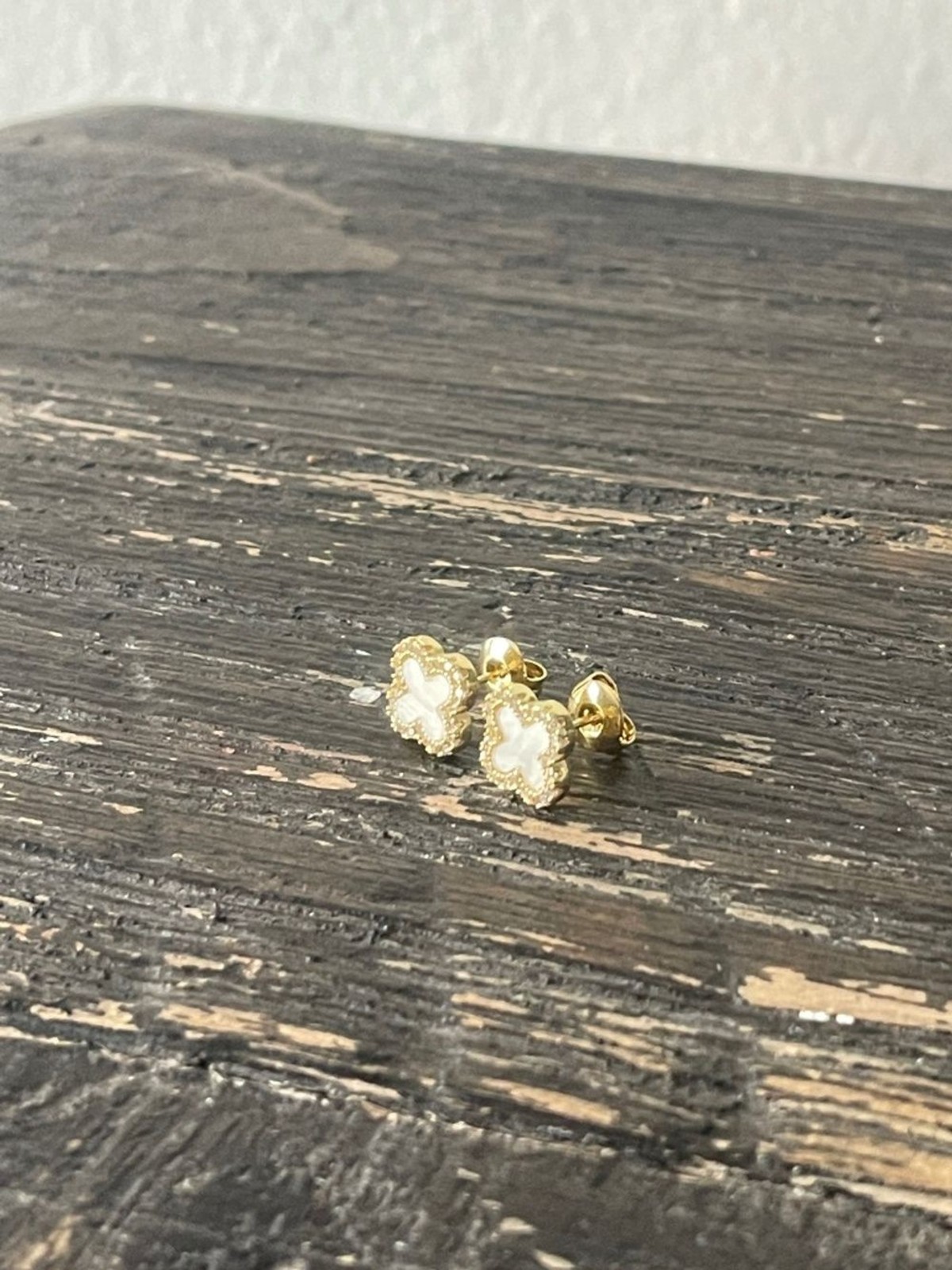 Beautiful Clover CZ White Stud Earrings in Laminated Gold