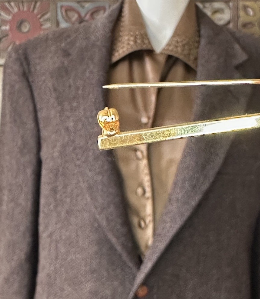 MONET USA BRANDED GOLD PLATED BROOCH PIN VTG