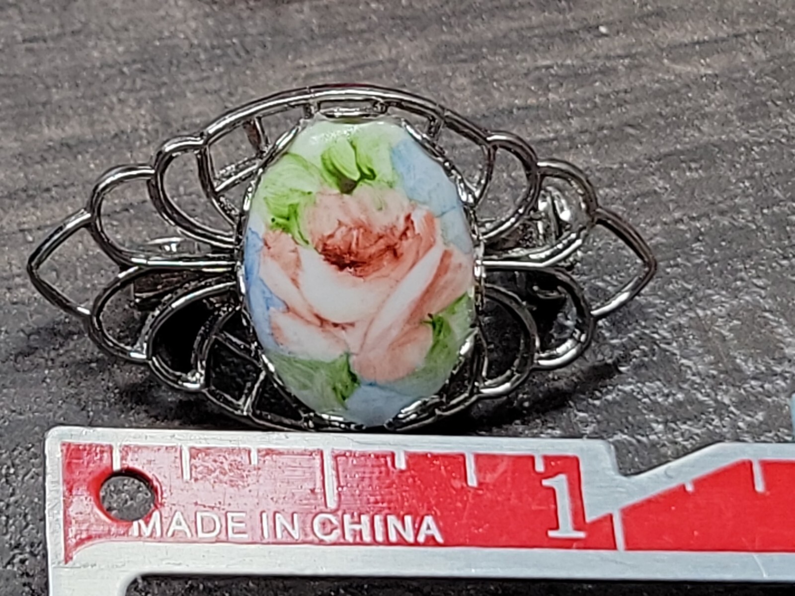 Small 1 And 1/2 Inch Vintage Rose Broch.