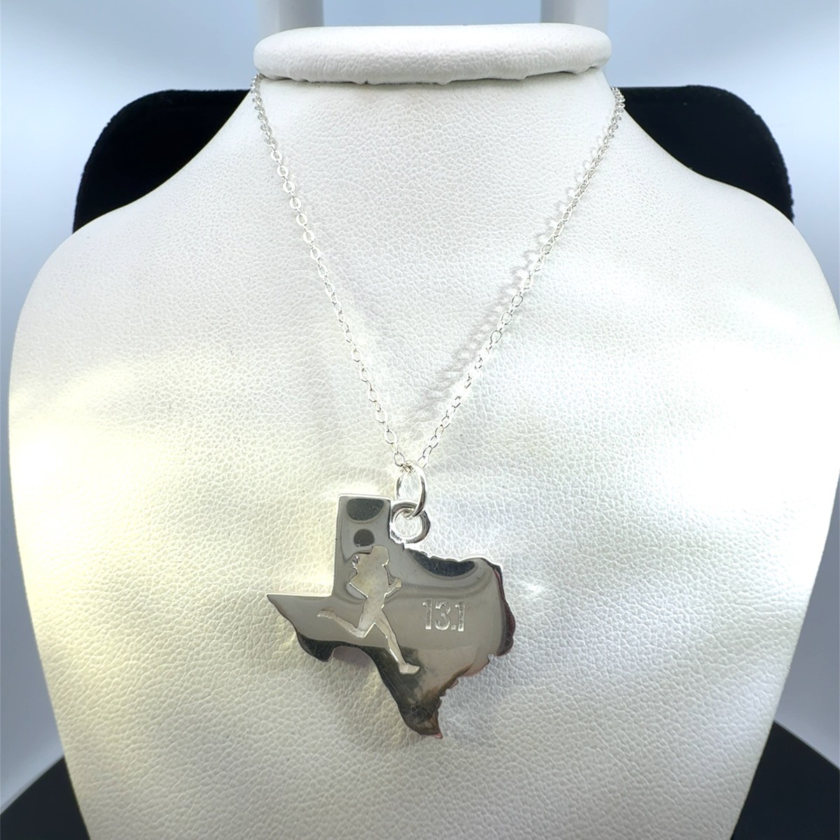 18″ 925 Sterling Silver Chain with 13.1 TX State Running Pendant (WCP031631)