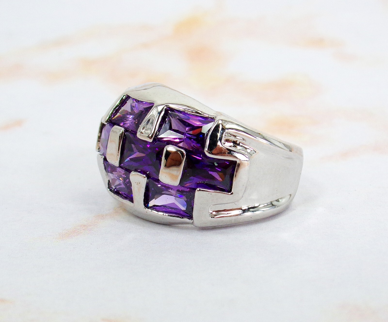 Purple cubic zirconia stone band ring with rectangle shape stones Size 7.5 NEW