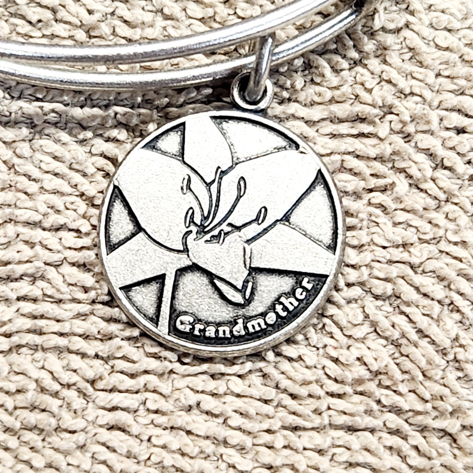 Alex And Ani (+) Energy ” Because I Love You” Grandmother Bracelet. Brand New.