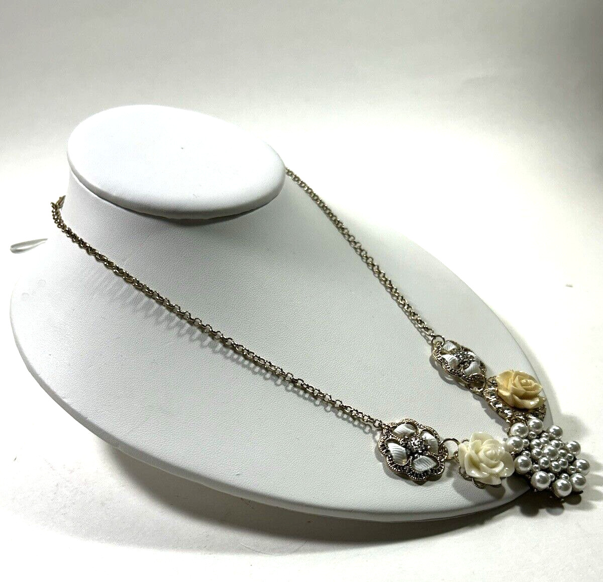 ETC! Statement Daisy Necklace w/Clear Rhinestone Centers 18 1/2″ w/2″ Ext
