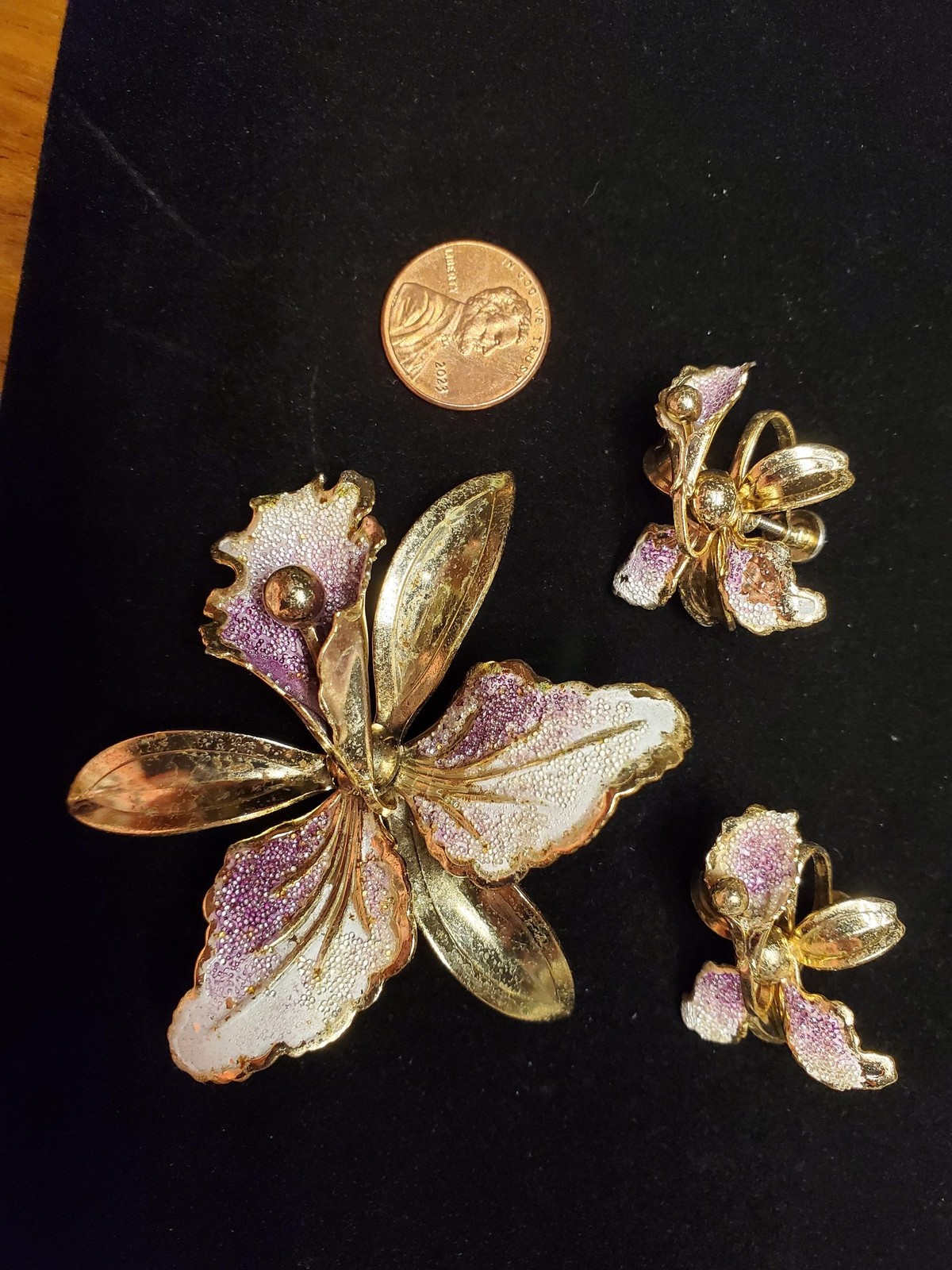 Vintage Orchid Enamel Jewelry Set | Gold-Tone Brooch, Earrings | Lavender & Whit