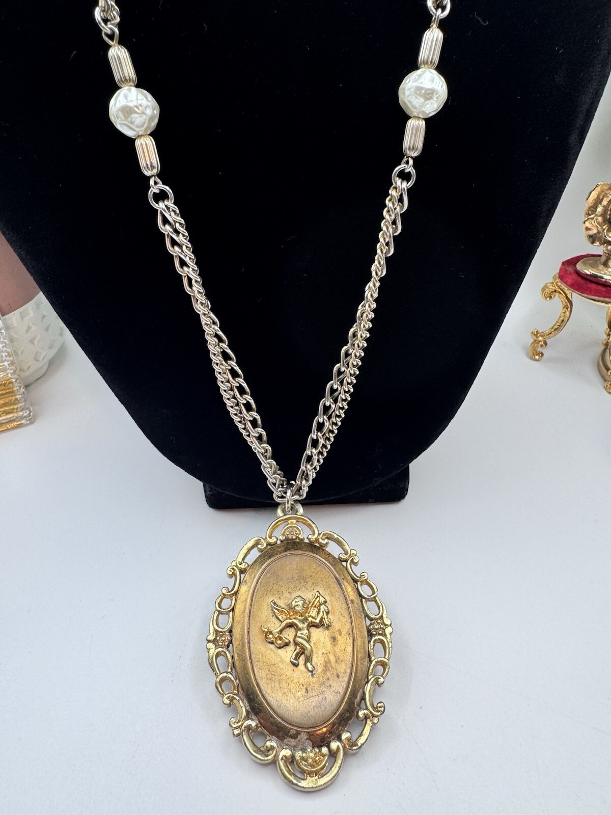 Vintage Winged Angel Cherub & Dendritic Agate Pendant Gold Tone Whit Faux Pearls