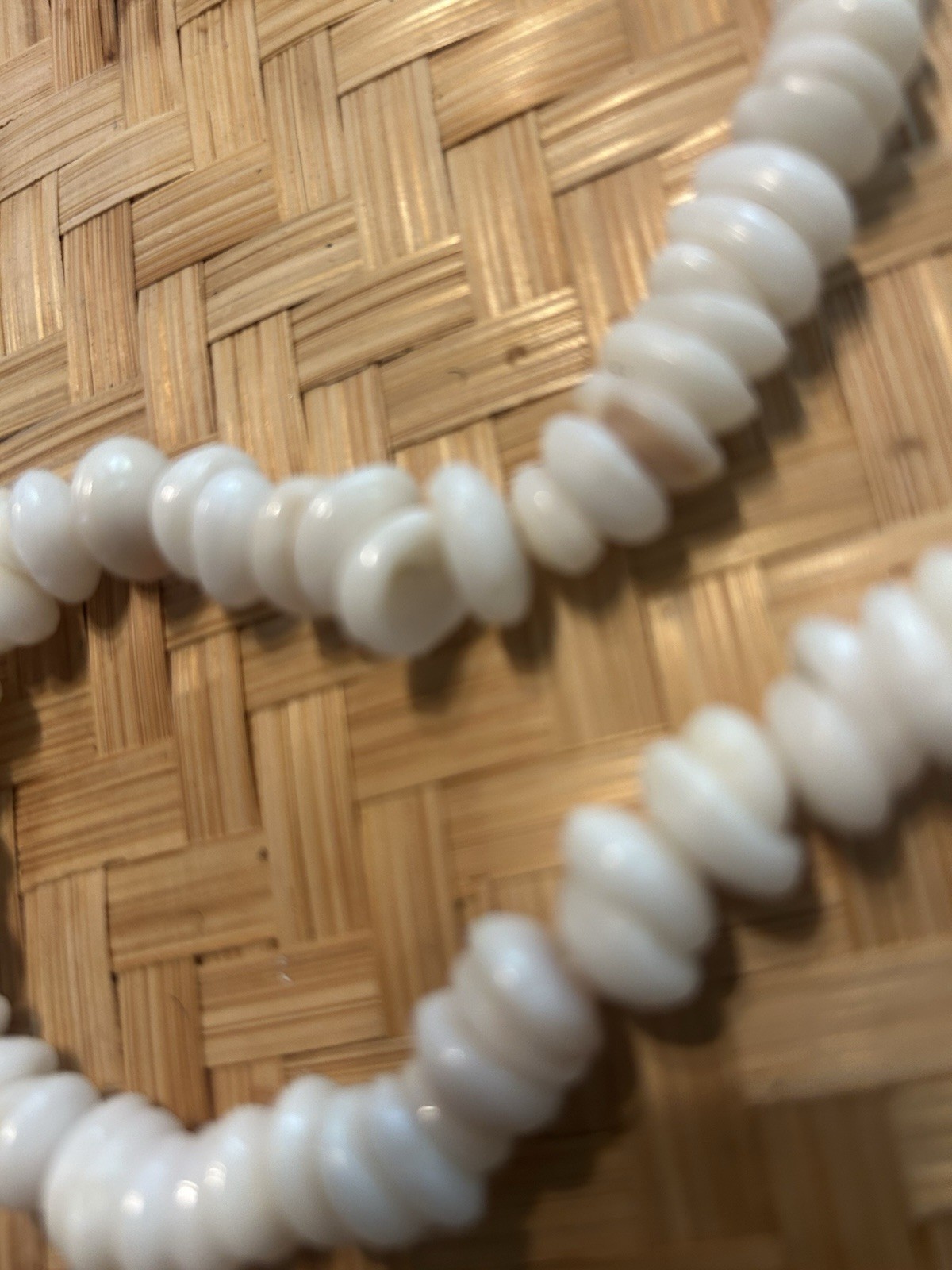 VTG Authentic 17” 30g Puka Shell Hawaii Barrel Closure Surfer Necklace Natural